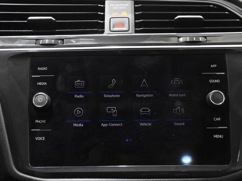 Used 2022 Volkswagen Tiguan SE AWD/4WD image 12