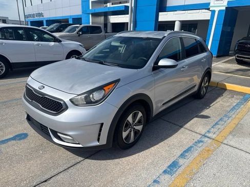 Used 2017 Kia Niro LX FWD image 2