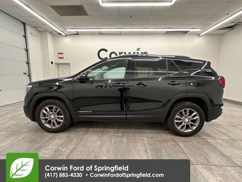 Used 2024 GMC Terrain SLT image 2