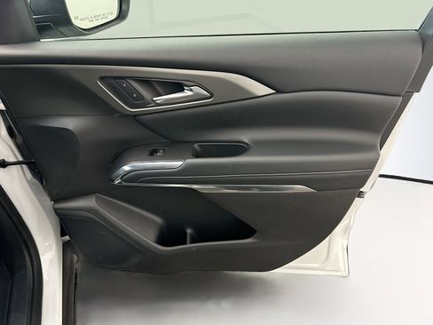 Used 2025 Chevrolet Traverse LT image 34