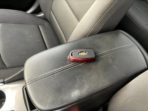 Used 2017 Chevrolet Malibu LT FWD image 34