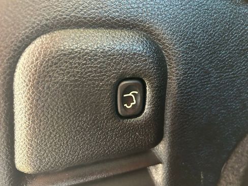 Used 2019 Jeep Grand Cherokee Limited image 21