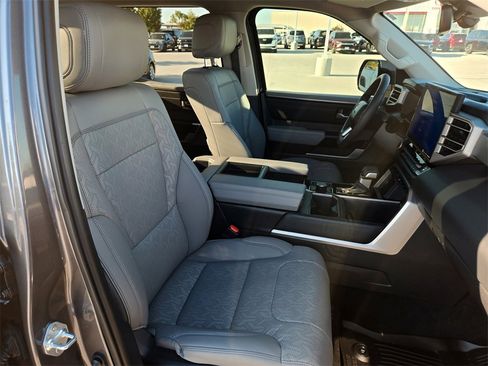 Used 2024 Toyota Tundra Limited image 28