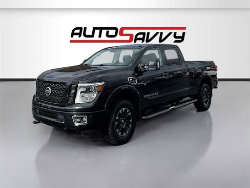 Used 2018 Nissan Titan PRO-4X w/ Pro-4x Convenience Package image 3