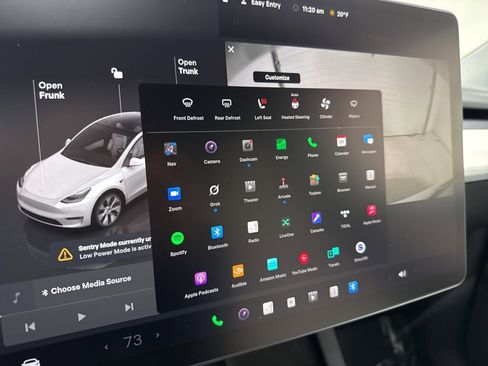 Used 2022 Tesla Model Y Long Range image 25