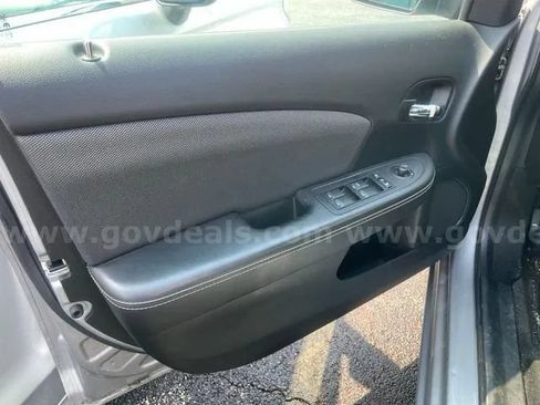 Used 2013 Dodge Avenger SE FWD image 11