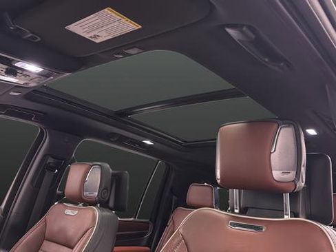 Used 2023 GMC Yukon XL Denali Ultimate AWD/4WD image 11