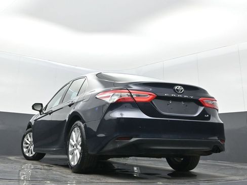Used 2018 Toyota Camry LE image 32