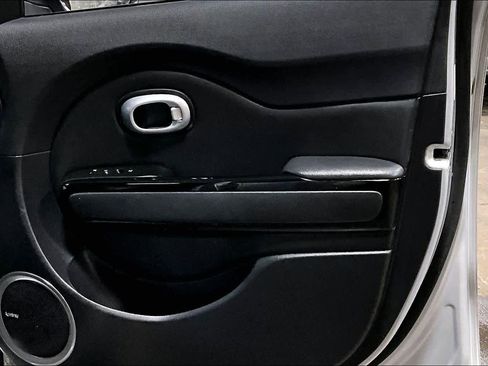 Used 2015 Kia Soul ! w/ Sun & Sound Package image 23