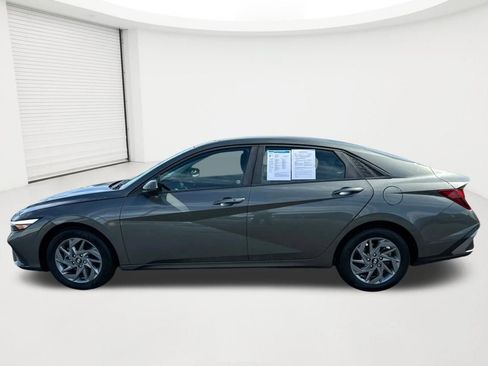 Certified 2024 Hyundai Elantra SEL FWD image 8