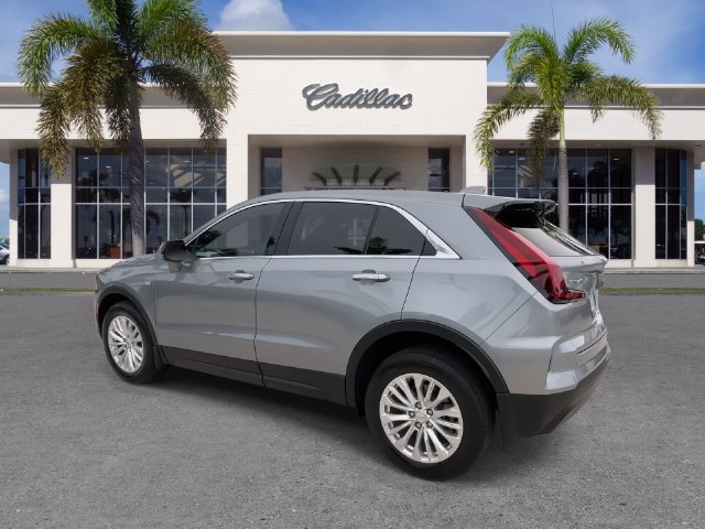 Used 2024 Cadillac XT4 Luxury w/ Cold Weather Package FWD image 10