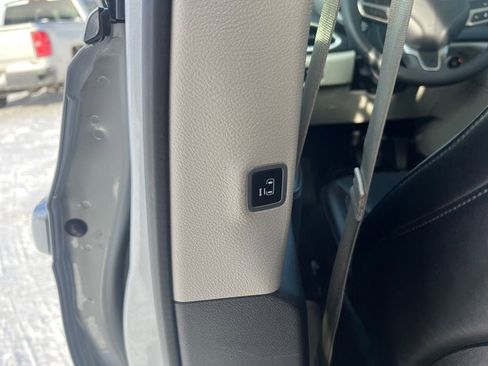 Used 2024 Chrysler Pacifica Touring-L image 34