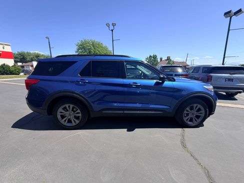 Used 2022 Ford Explorer XLT w/ Equipment Group 202A AWD/4WD image 3