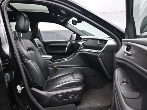 Used 2024 Jeep Grand Cherokee L Limited w/ Luxury Tech Group II image 32