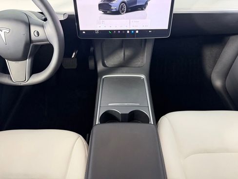 Used 2024 Tesla Model Y Long Range image 15