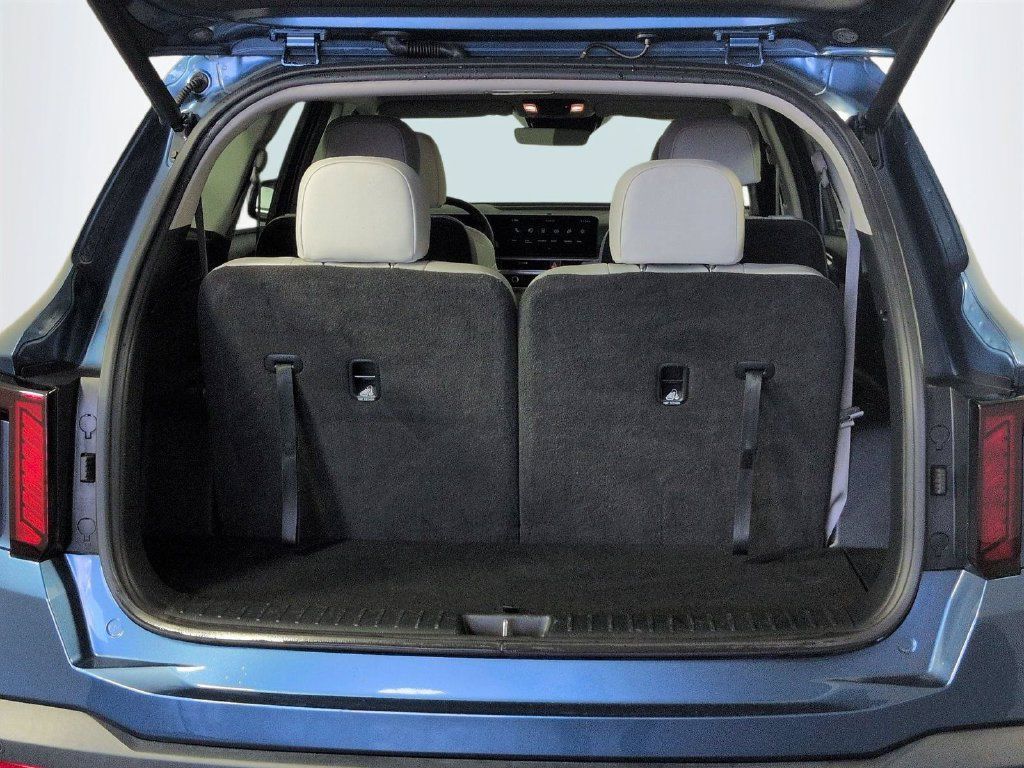 Used 2025 Kia Sorento EX AWD/4WD image 16