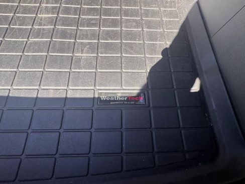 Used 2014 Chevrolet Volt w/ Enhanced Safety Package 1 image 13