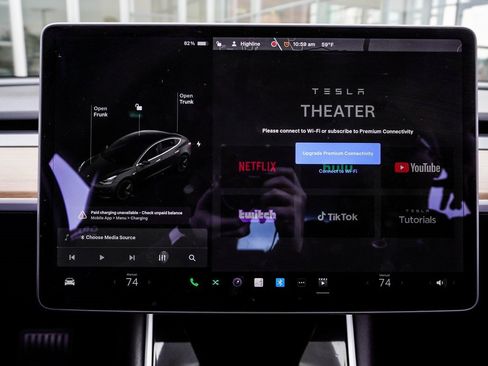 Used 2018 Tesla Model 3 Long Range image 24