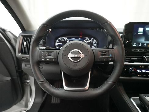 Used 2024 Nissan Pathfinder SL AWD/4WD image 4