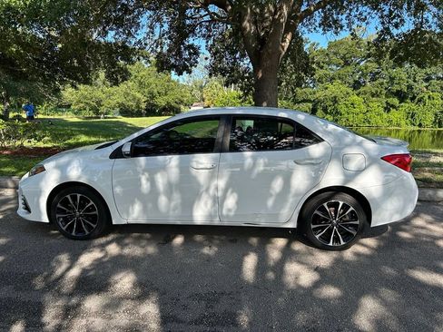 Used 2018 Toyota Corolla SE FWD image 3