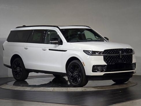 New 2025 Lincoln Navigator L Reserve w/ Jet Appearance Package image 2