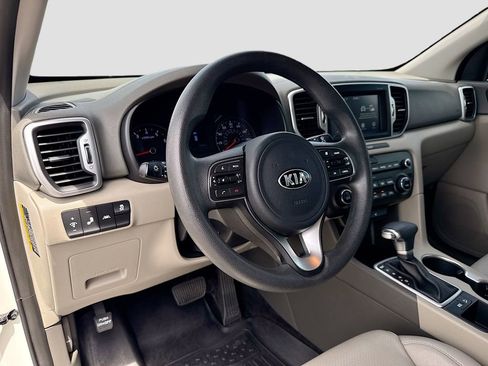 Used 2018 Kia Sportage LX w/ LX Technology Package FWD image 9