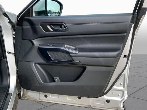 Used 2024 Nissan Pathfinder SV FWD image 22