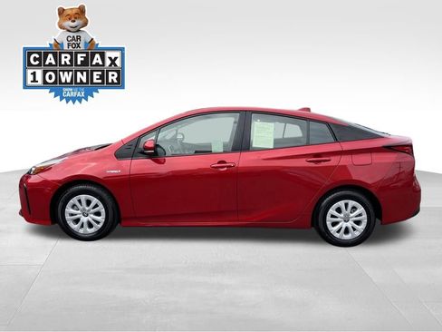 Certified 2022 Toyota Prius LE FWD image 2