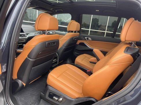 Used 2022 BMW X7 M50i w/ Luxury Seating Package image 27