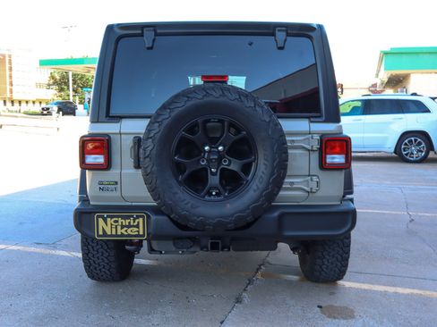 Used 2022 Jeep Wrangler Unlimited Sport AWD/4WD image 6