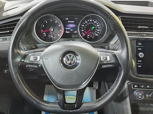 Used 2019 Volkswagen Tiguan SE w/ Panoramic Sunroof Package image 12