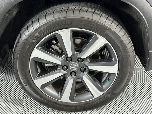Used 2024 Honda Pilot Touring image 10