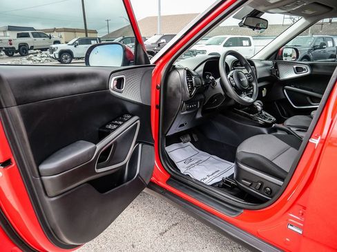 Used 2025 Kia Soul S FWD image 29