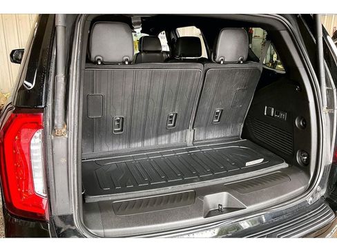 Used 2024 GMC Yukon SLT w/ SLT Luxury Package AWD/4WD image 11