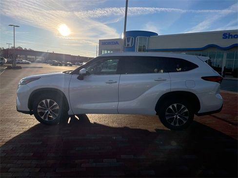 Used 2022 Toyota Highlander XLE image 33