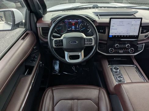 Used 2024 Ford Expedition Limited image 16