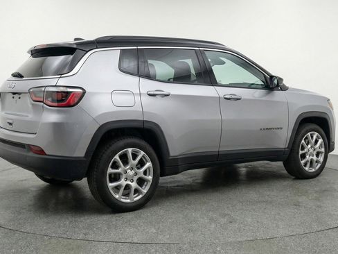 Used 2025 Jeep Compass Limited image 9