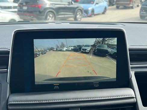 Used 2024 Chevrolet Suburban LT image 34