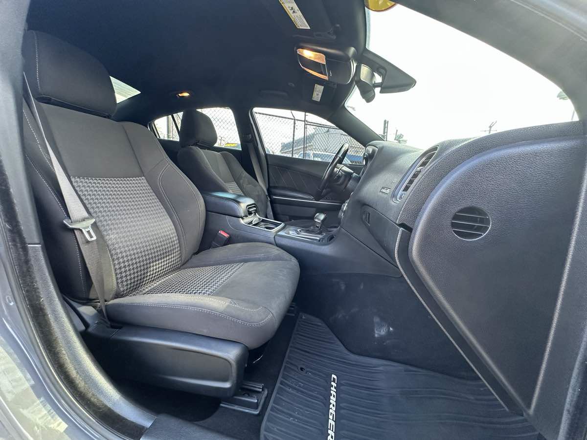 Used 2019 Dodge Charger SXT w/ Cold Weather Package AWD/4WD image 27