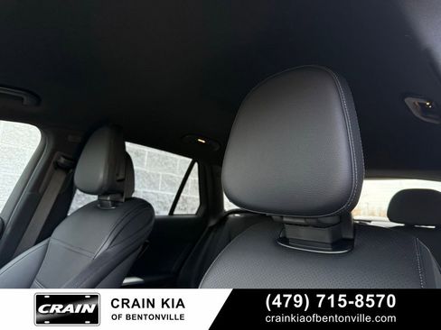 Used 2025 Mercedes-Benz GLC 300 4MATIC image 23