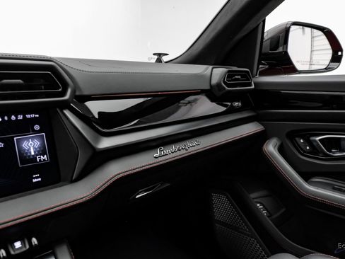 Used 2025 Lamborghini Urus SE AWD/4WD image 74