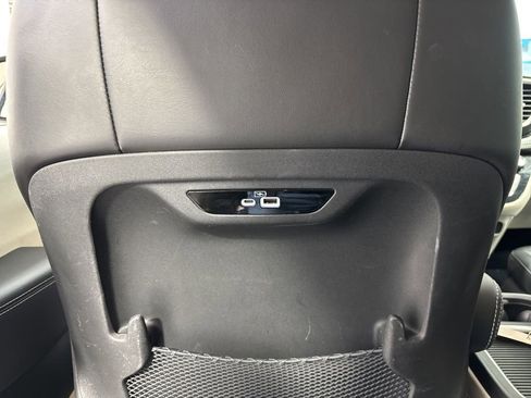 Used 2023 Chrysler Pacifica Touring-L FWD image 45