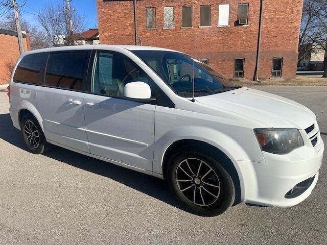 Used 2015 Dodge Grand Caravan R/T FWD image 3