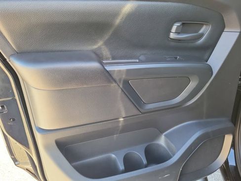Used 2021 Nissan Titan S image 18