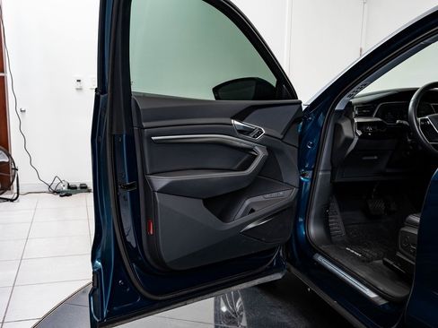 Used 2021 Audi e-tron Premium Plus w/ Premium Plus Package image 29