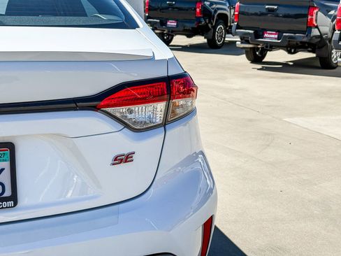 Certified 2025 Toyota Corolla SE w/ Convenience Package image 8