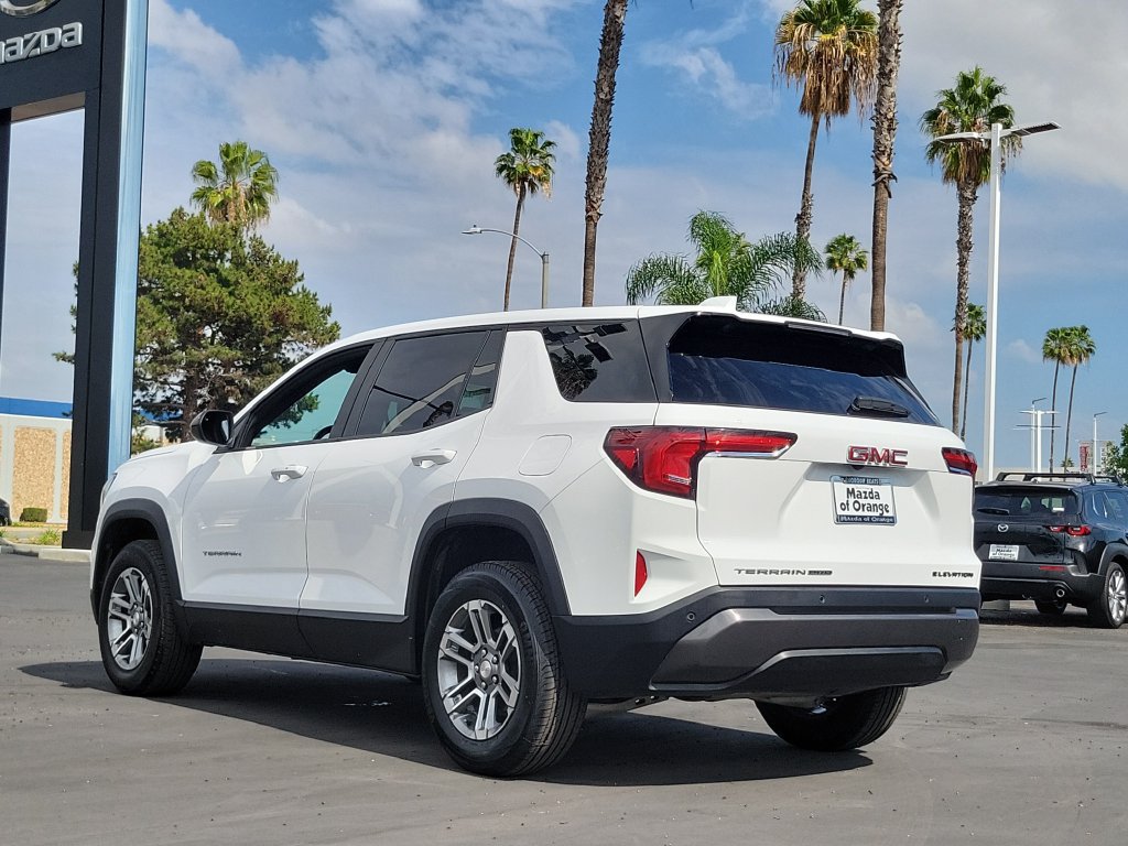 Used 2025 GMC Terrain Elevation AWD/4WD image 2