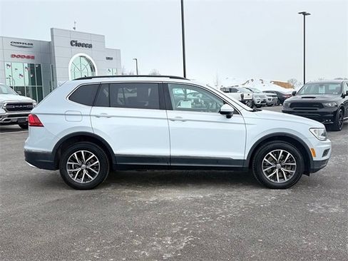 Used 2018 Volkswagen Tiguan SE w/ Panoramic Sunroof Package image 7