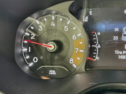 Used 2023 Jeep Compass Latitude AWD/4WD image 12