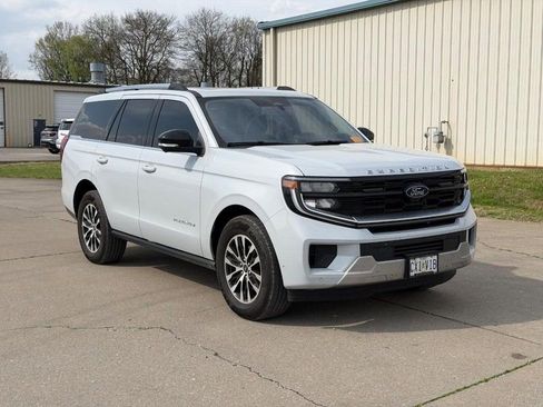 Used 2025 Ford Expedition Platinum AWD/4WD image 1